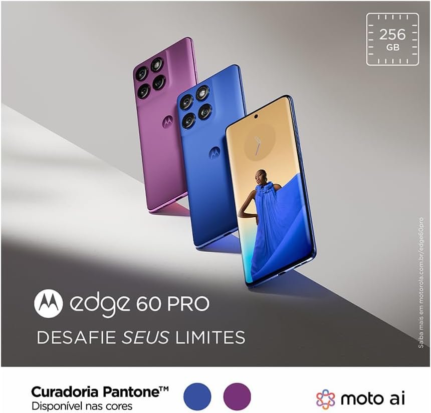 Motorola Edge 60 Pro nas cores Pantone azul e roxo com design premium e módulo quádruplo de câmeras.